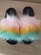 Stylowe klapki z kolorowym futerkiem 