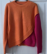 Sweter dwukolorowy pomarańczowo-różowy M Aniston Casual