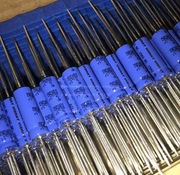 Kondensator elektrolityczny osiowy firmy VISHAY 220uF, 25V