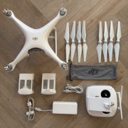 DJI Phantom 4 DRON 4K + 2x bateria + walizka / zestaw gotowy do lotu