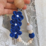 Chabrowa szydełkowa zawieszka do smoczka 