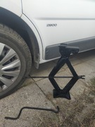 Podnośnik, lewarek do busa