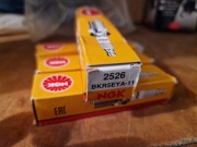 Świece 4 NGK BKR5EYA-11 2526 AURIS COROLLA AVENSIS