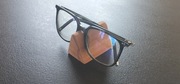 Stojak na okulary hand made z drewna buk