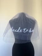 Biały welon ślubny, weselny, wieczór panieński; podwójny; z napisem; 50 cm