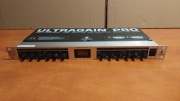 MIC 2200 BEHRINGER