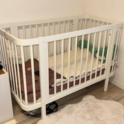 Łóżeczko Klara z barierką 120*60 cm + Materac