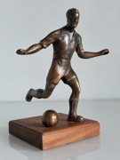 Rzeźba z brązu PIŁKARZ „Norstedt” – skandynawski vintage
