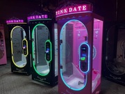 Maszyna Pink Date, Date Pink 