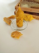 Świeca z pszczołami z wosku pszczelego