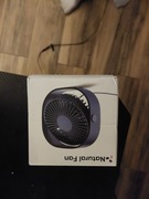 Mały wiatrak na biurko