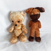 Zestaw 2 starych pluszaków z okresu PRL – miś trociniak + króliczek