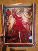 Lalka Barbie Signature świąteczna holiday HRM61 looks basics made to move