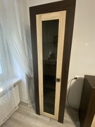 Witryna szafka szklana ciemn drewno do negocjacji