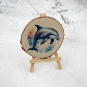 Plaster drewna pod kubek - zawieszka - delfin