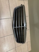 MERCEDES E KLASA W212 ATRAPA GRILL PRZÓD ŚRODKOWA