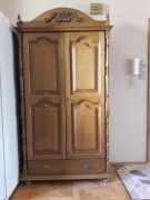 Dwudrzwiowa szafa ubraniowa 