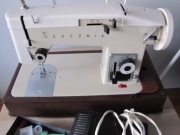 Maszyna do szycia Łucznik 451 z walizką