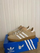 Uzywane buty damskie adidas gazelle indoor beżowe org 36 2/3