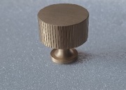 Zestaw 10 mosiężnych złotych gałek meblowych