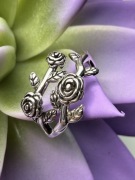 Piękny srebrny pierścionek Różyczki 925 rozmiar 14