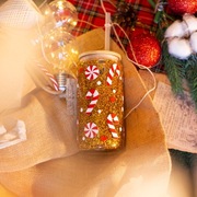 Szklanka z bambusową pokrywką i słomką