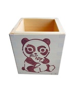 Drewniany przybornik na biurko z ręcznie malowanym motywem zwierzątka