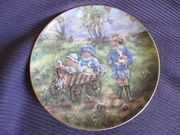 PORCELANOWY TALERZ KOLEKCJONERSKI  " ZABAWY DZIECI " CHRISTINE HAWORTH   