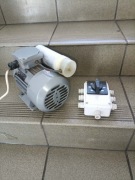 Silnik elektryczny z włącznikiem.