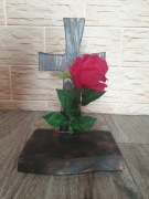 Stroik na grób, stroiki na cmentarz, róża, krzyż