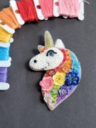 Broszka "Tęczowy Jednorożec 2" haftowana cekinamy i koralikami HANDMADE
