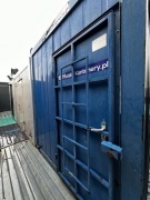 Kontener biurowo – socjalny z okratowaniem i przedsionkiem