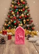 Różowa Zimowa Świeca z Jeleniem – Ręcznie robiona świeca sojowa