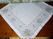 Haftowany obrusik 85x84