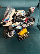 Lego motor BMW M 1000 RR 42130