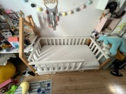 Drewniane łóżko dziecięce domek + materac 80x160