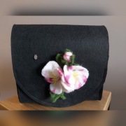 Czarna torebka, filc, kwiat, hand made, ramię