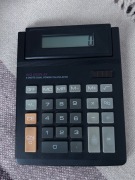 Duży kalkulator z dodatkowym ładowaniem solarnym