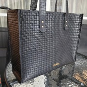 Czarna skórzana pojemna shopperka z plecionym wytłoczeniem ręcznie szyta 