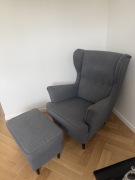 Fotel uszak i podnóżek Ikea Strandmon