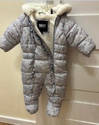 Kombinezon niemowlęcy DKNY 6-9 mieś 