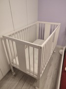 Łóżeczko dziecięce i materac