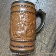 Stylizowany kufel ceramiczny – motyw antyczny, idealny do dekoracji