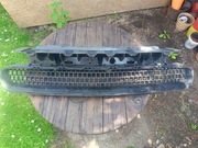 Grill atrapa zderzaka challenger 2014