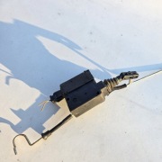 Zamek , siłownik zamka klapy Audi A8D2 4A5962115