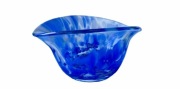 Miseczka dekoracyjna szklana z wywiniętym kołnierzem, tech. fusing blue
