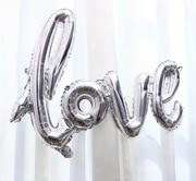 Balon z napisem Live na Walentynki