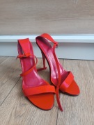 Czerwone sandały na szpilce 