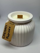 Świeczka o intensywnym zapachu popcornu karmelowego 