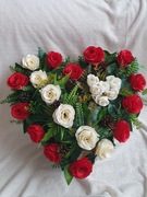 stroik serce serduszko duży czerwone białe róże różyczki na grób cmentarz